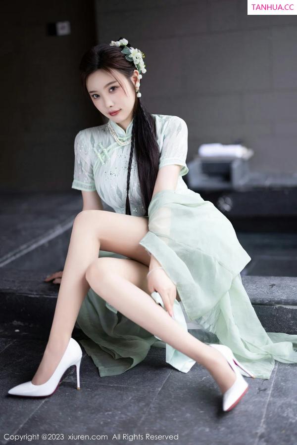 杨晨晨 sugar小甜心CC [XiuRen]高清写真图 2023.06.27 No.6983 杨晨晨Yome 旗袍美腿第18张图片